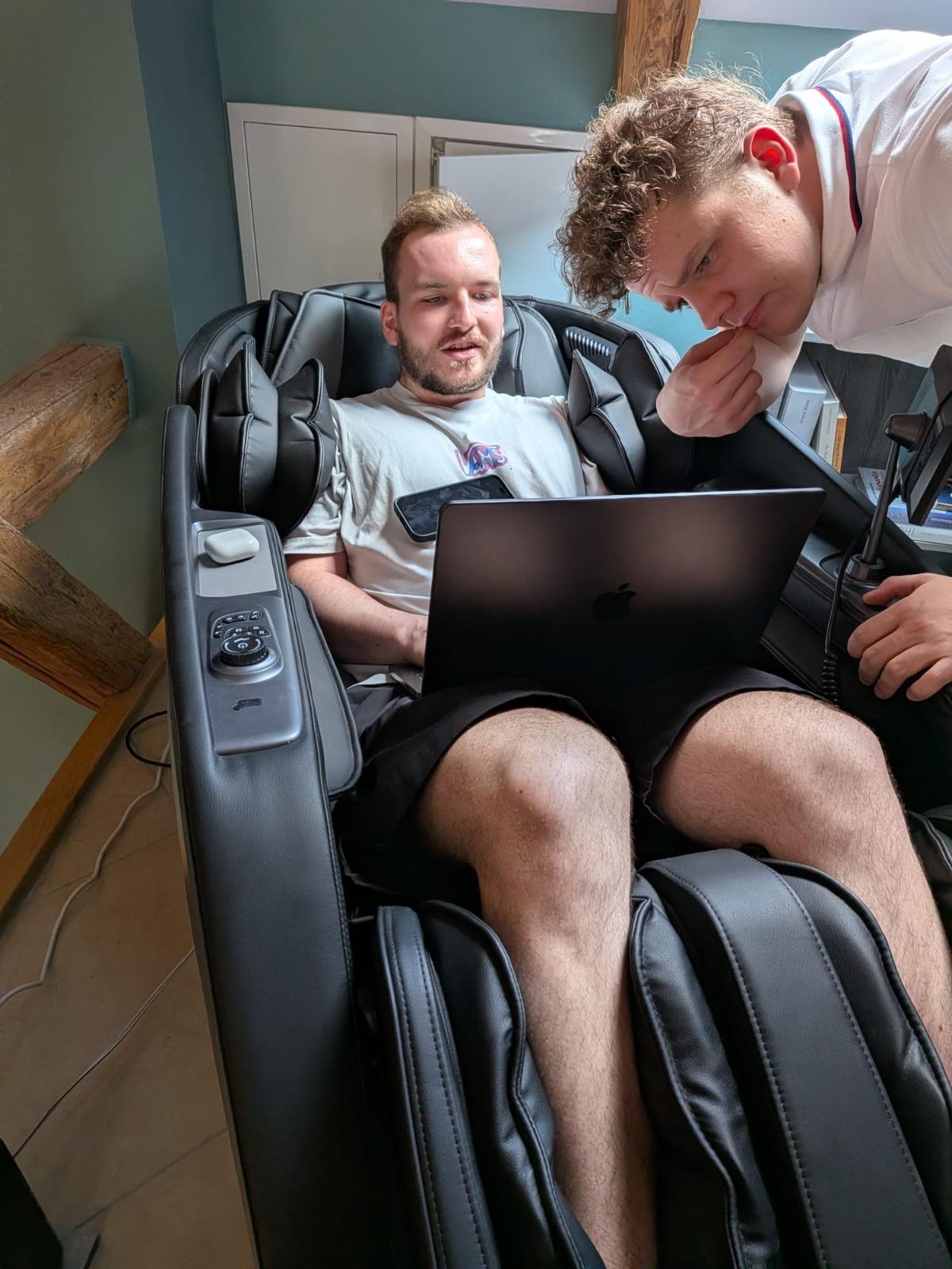 Felix Schreiber working on a laptop in a massage chair