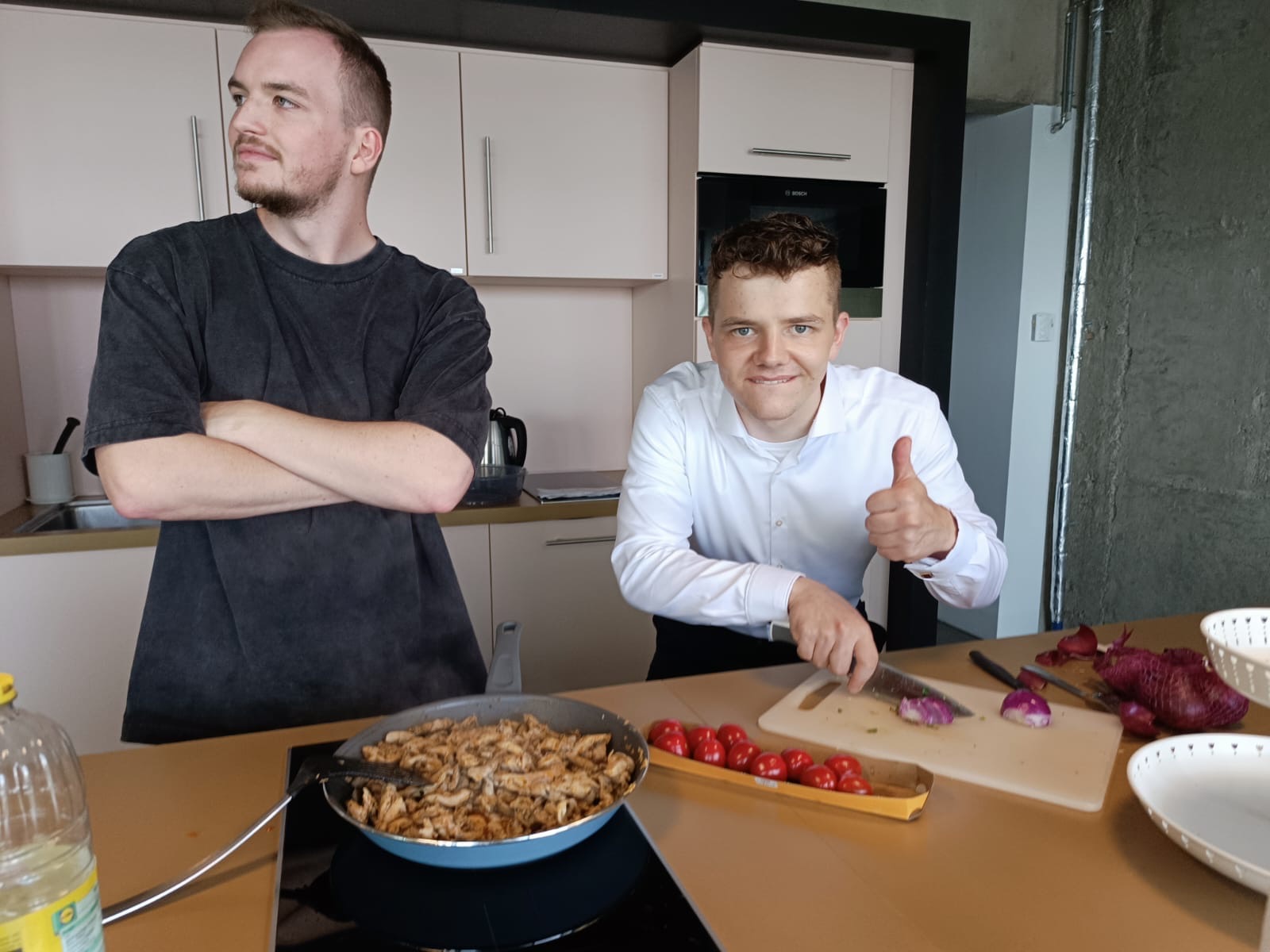 Felix Schreiber and Johannes Kanthak cooking together