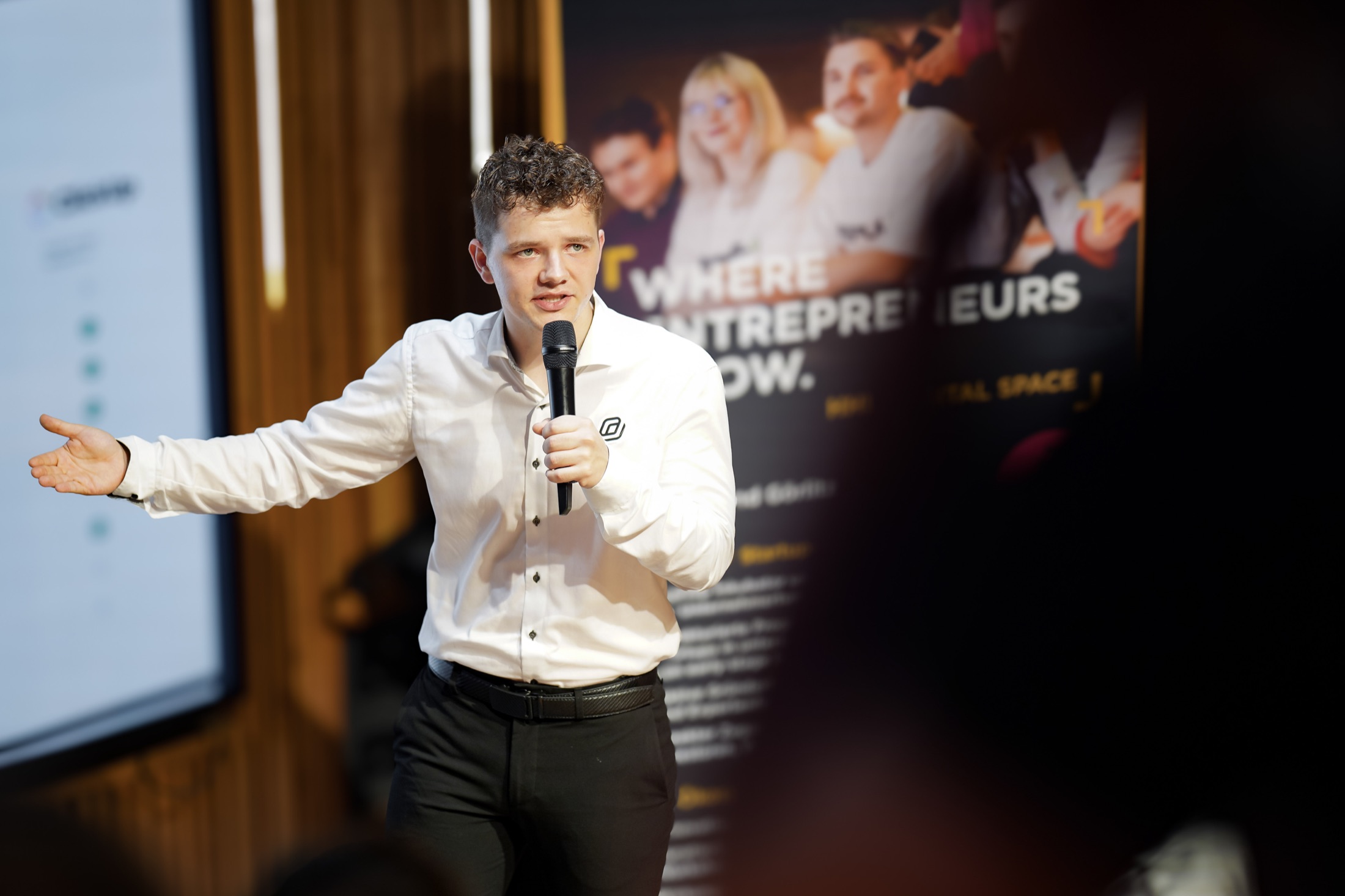 Johannes Kanthak presenting Pharen at Traction Lab Launch Day