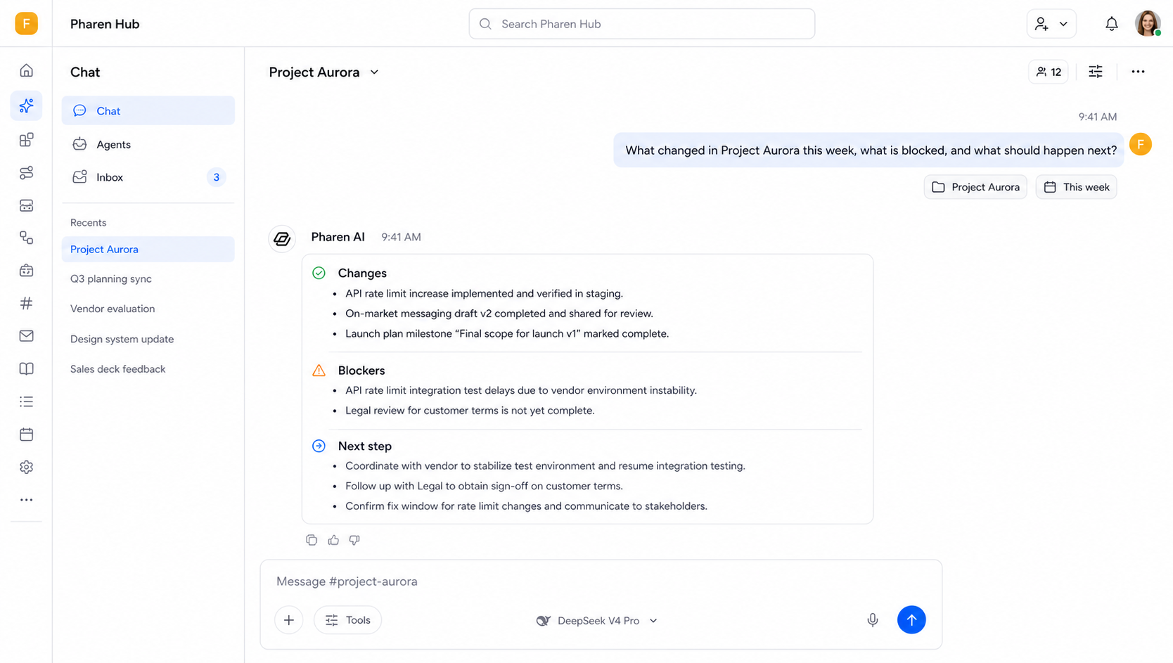 Frage stellen. Fragt nach einem Projekt, lasst einen Entwurf schreiben oder eine Entscheidung prüfen – ohne den ganzen Hintergrund neu zu erklären.